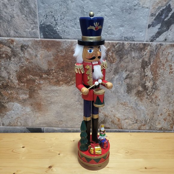 Wooden Nutcracker Drummer on Pedistool Gifts Tree Blue Red - Picture 13 of 13